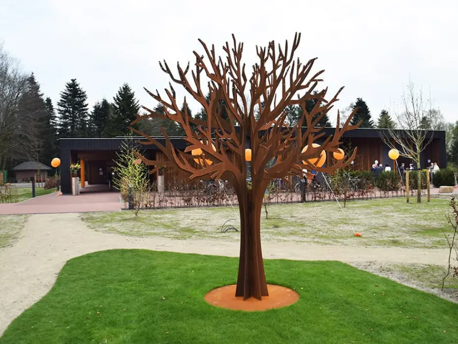Gedenkboom op herdenkingsplek op crematorium en uitvaartcentrum De Hoge Bogt in Veldhoven