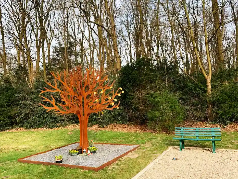 Gedenkboom 320 cm op Begraafplaats Zuiderhof in Hilversum