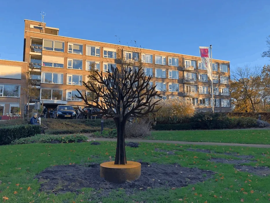 Gedenkboom van 220 cm bij verzorgingshuis Kennemerduin in Heemstede