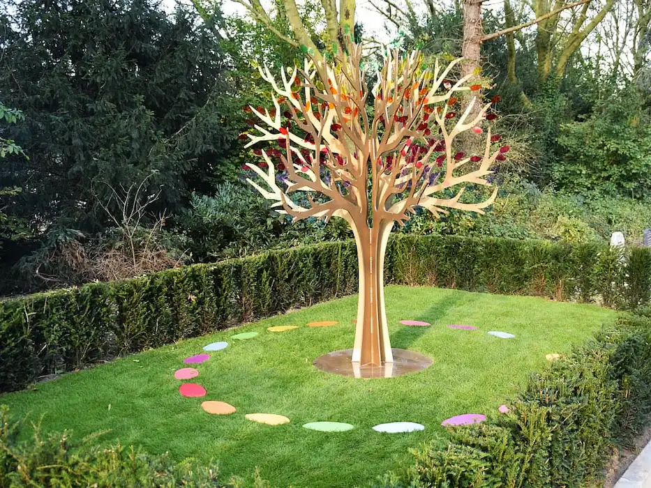 Kinderboom 320 cm op begraafplaats Waalhoven in Krimpen aan den IJssel